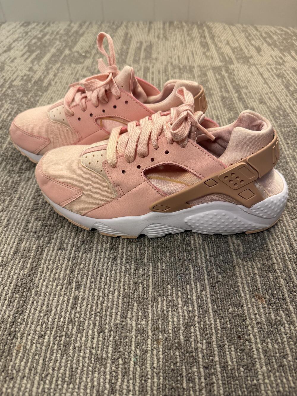 Nike‎ Air Huarache Run Shoes Youth Size 7Y Pink Tan White Sneakers 904538-604